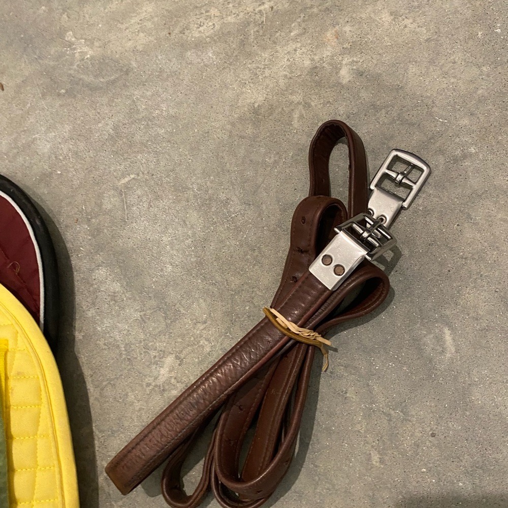 Pony stirrup leathers